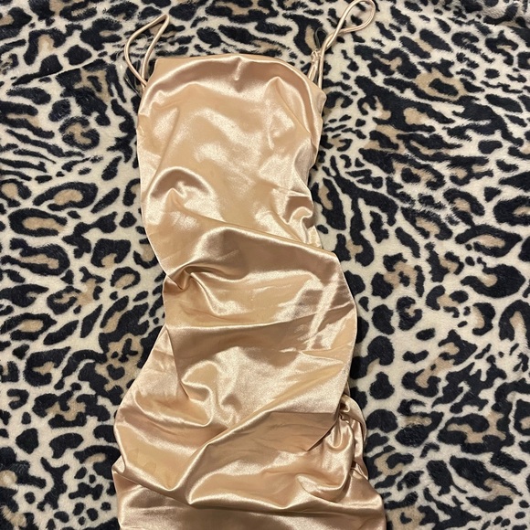 pink bodycon dress with cinched sides - Picture 2 of 4